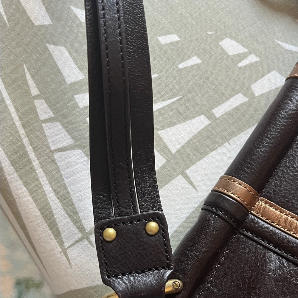 Kenneth Cole Retro Leather purse - Picture 6 of 16